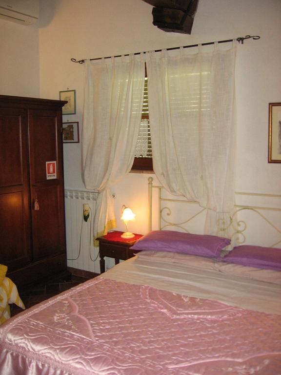 Hotel La Capanna Di Sovestro San Gimignano Habitación foto